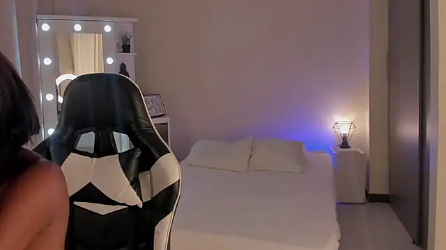 Snapshot of SavannahWildee chatting on March 22, 1:52 pm SavannahWildee online show from March 22, 1:52 pm