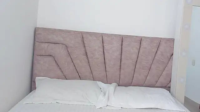 SavannahWildee online show from April 20, 8:10 pm