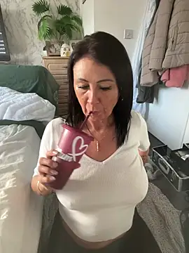 Naughtynanny75 online show from December 10, 1:22 pm