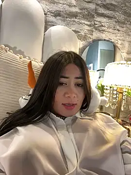 Snapshot of _MadiLee_ chatting on December 4, 5:27 am MadiLee online show from December 4, 5:27 am