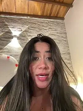 Snapshot of _MadiLee_ chatting on February 3, 4:04 am MadiLee online show from February 3, 4:04 am