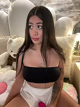 Snapshot of _MadiLee_ chatting on March 9, 8:42 pm MadiLee online show from March 9, 8:42 pm