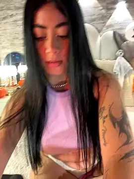 Snapshot of _MadiLee_ chatting on October 6, 3:04 am MadiLee online show from October 6, 3:04 am