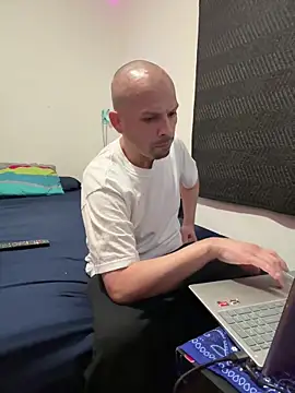 Snapshot of DaHomeEDubs chatting on January 13, 12:30 am DaHomeEDubs online show from January 13, 12:30 am