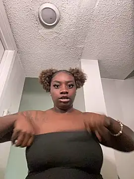 LillShayy online show from April 20, 10:33 pm