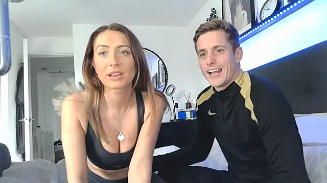 Snapshot of Pollypearson chatting on February 4, 10:32 am Pollypearson online show from February 4, 10:32 am