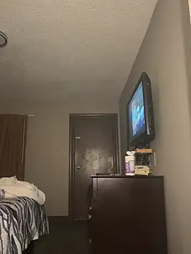 snowrillaxxx online show from April 11, 5:45 am