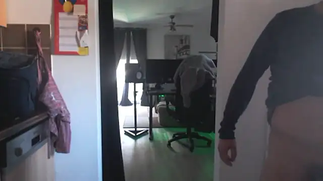 Nomi1612 online show from April 11, 7:35 am