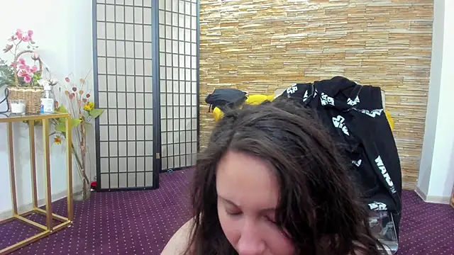 AishaRouhi online show from November 26, 1:01 pm