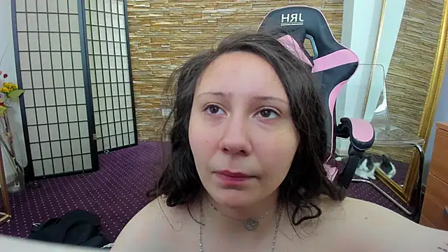 AishaRouhi online show from December 4, 5:39 am