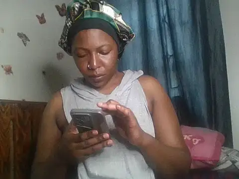 Snapshot of IAm_Katie chatting on October 13, 8:58 am IAm Katie online show from October 13, 8:58 am