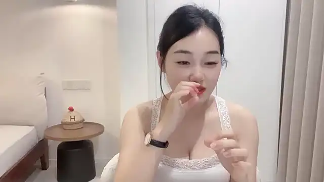 Snapshot of cloud8822 chatting on June 17, 1:56 pm cloud8822 online show from June 17, 1:56 pm