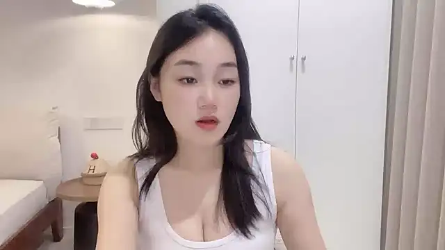 Snapshot of cloud8822 chatting on June 21, 1:35 pm cloud8822 online show from June 21, 1:35 pm