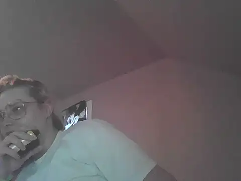 Snapshot of Lalalynn chatting on May 8, 11:32 pm Lalalynn online show from May 8, 11:32 pm