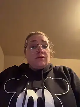 Snapshot of Lalalynn chatting on May 11, 8:09 am Lalalynn online show from May 11, 8:09 am