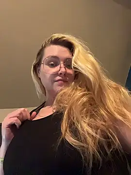 Snapshot of Lalalynn chatting on May 20, 1:28 pm Lalalynn online show from May 20, 1:28 pm