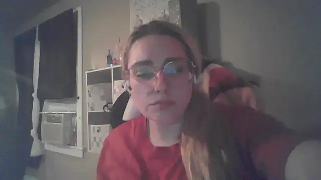 Snapshot of Lalalynn chatting on June 11, 6:22 am Lalalynn online show from June 11, 6:22 am