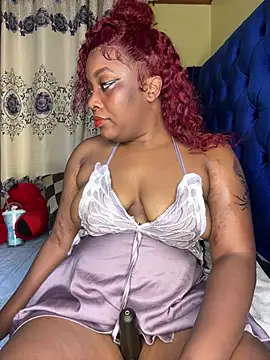 Snapshot of Queenshaz01 chatting on June 6, 9:41 pm Queenshaz01 online show from June 6, 9:41 pm