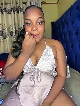 Snapshot of Queenshaz01 chatting on June 16, 10:34 pm Queenshaz01 online show from June 16, 10:34 pm