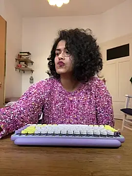 Snapshot of Curvydesifromgermany chatting on February 4, 2:53 pm Curvydesifromgermany online show from February 4, 2:53 pm