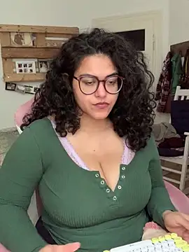 Curvydesifromgermany online show from June 16, 6:27 am