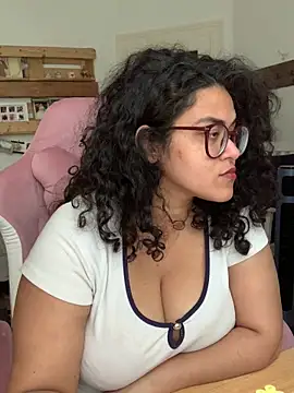 Curvydesifromgermany online show from June 18, 1:48 pm