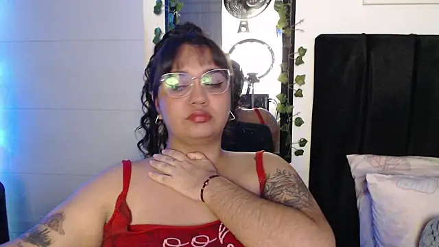 Snapshot of Alezapark chatting on July 2, 10:10 am Alezapark online show from July 2, 10:10 am