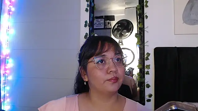 Snapshot of Alezapark chatting on July 4, 5:19 pm Alezapark online show from July 4, 5:19 pm