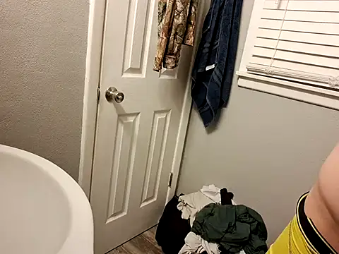 Snapshot of bigdickdaddy2184 chatting on December 13, 4:22 am bigdickdaddy2184 online show from December 13, 4:22 am