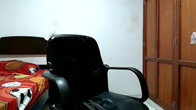 Snapshot of Dei_v_48 chatting on November 15, 8:49 pm Dei v 48 online show from November 15, 8:49 pm