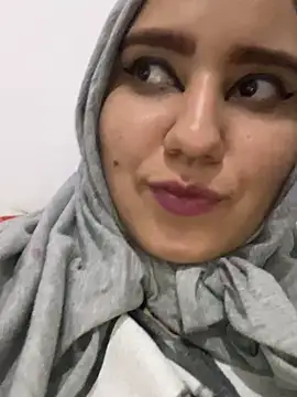 Snapshot of hannahayat chatting on December 9, 1:07 am hannahayat online show from December 9, 1:07 am