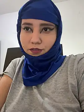 Snapshot of hannahayat chatting on July 4, 3:51 pm hannahayat online show from July 4, 3:51 pm