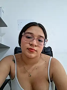 -VICKKY online show from March 17, 7:50 pm