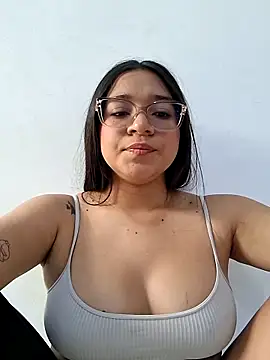 Snapshot of -VICKKY chatting on April 27, 2:59 pm -VICKKY online show from April 27, 2:59 pm