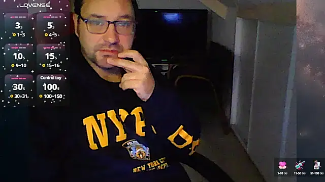 Snapshot of Fantaxx86 chatting on December 24, 9:50 am Fantaxx86 online show from December 24, 9:50 am