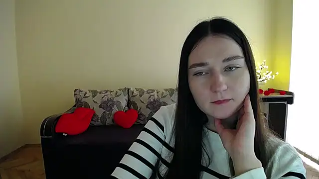 Snapshot of Pretty_shy chatting on April 28, 9:47 am Pretty shy online show from April 28, 9:47 am