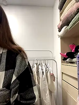 Snapshot of AnaWest chatting on September 14, 6:01 am AnaWest online show from September 14, 6:01 am