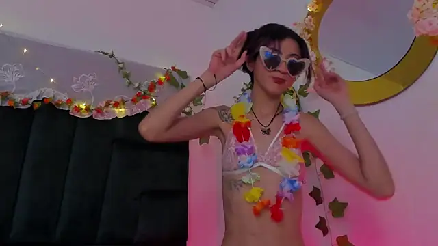 Snapshot of BonnieCute_ chatting on January 15, 2:46 pm BonnieCute online show from January 15, 2:46 pm