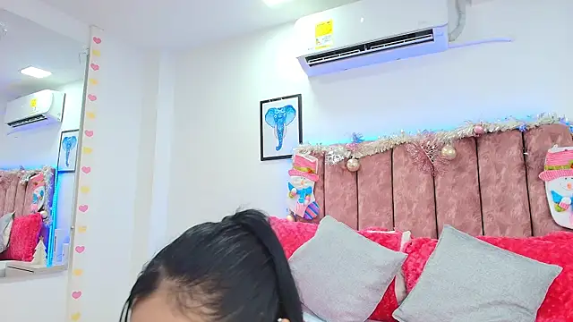 Snapshot of KathyShine chatting on December 10, 11:43 am KathyShine online show from December 10, 11:43 am