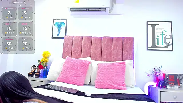 Snapshot of KathyShine chatting on January 13, 11:52 am KathyShine online show from January 13, 11:52 am