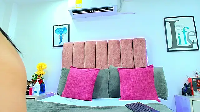 Snapshot of KathyShine chatting on February 6, 12:05 pm KathyShine online show from February 6, 12:05 pm