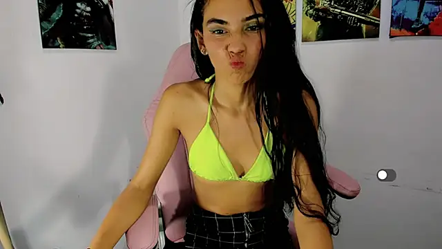 Snapshot of Evelin_shy chatting on November 9, 12:14 pm Evelin shy online show from November 9, 12:14 pm