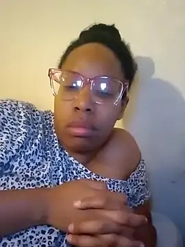 Snapshot of madamsensuale chatting on January 20, 2:01 am madamsensuale online show from January 20, 2:01 am