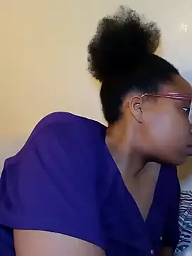 Snapshot of madamsensuale chatting on February 13, 2:01 am madamsensuale online show from February 13, 2:01 am