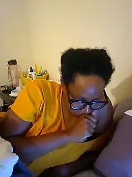 Snapshot of madamsensuale chatting on October 31, 1:39 am madamsensuale online show from October 31, 1:39 am