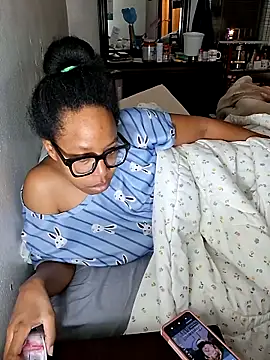 madamsensuale online show from February 5, 5:23 am