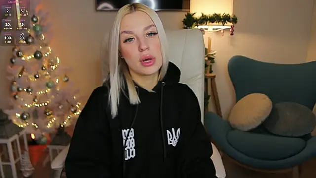 Snapshot of Crystal_Barbie chatting on December 12, 7:59 pm Crystal Barbie online show from December 12, 7:59 pm