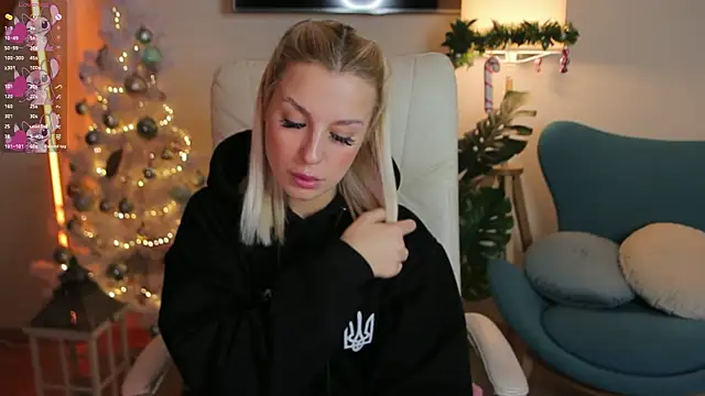 Snapshot of Crystal_Barbie chatting on December 18, 1:59 am Crystal Barbie online show from December 18, 1:59 am
