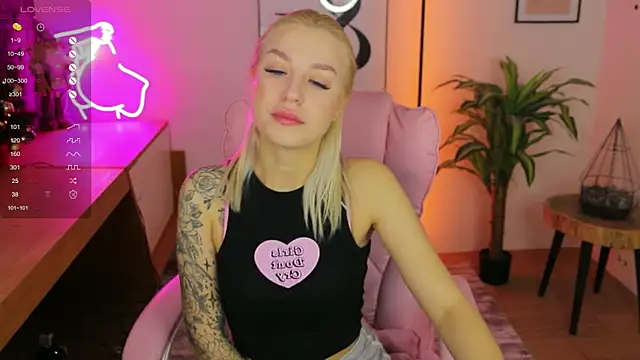 Snapshot of Crystal_Barbie chatting on December 23, 7:41 pm Crystal Barbie online show from December 23, 7:41 pm