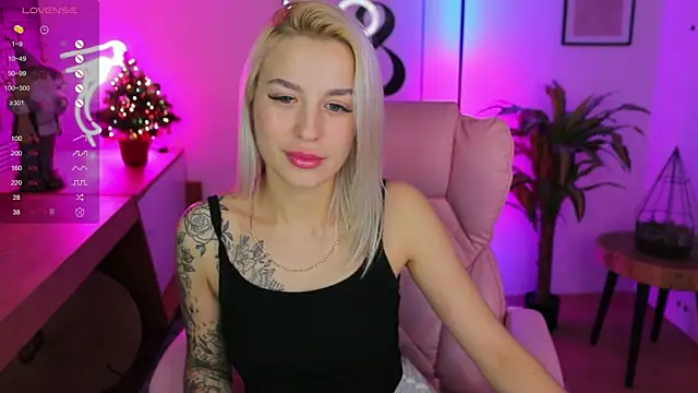 Snapshot of Crystal_Barbie chatting on January 3, 11:55 pm Crystal Barbie online show from January 3, 11:55 pm